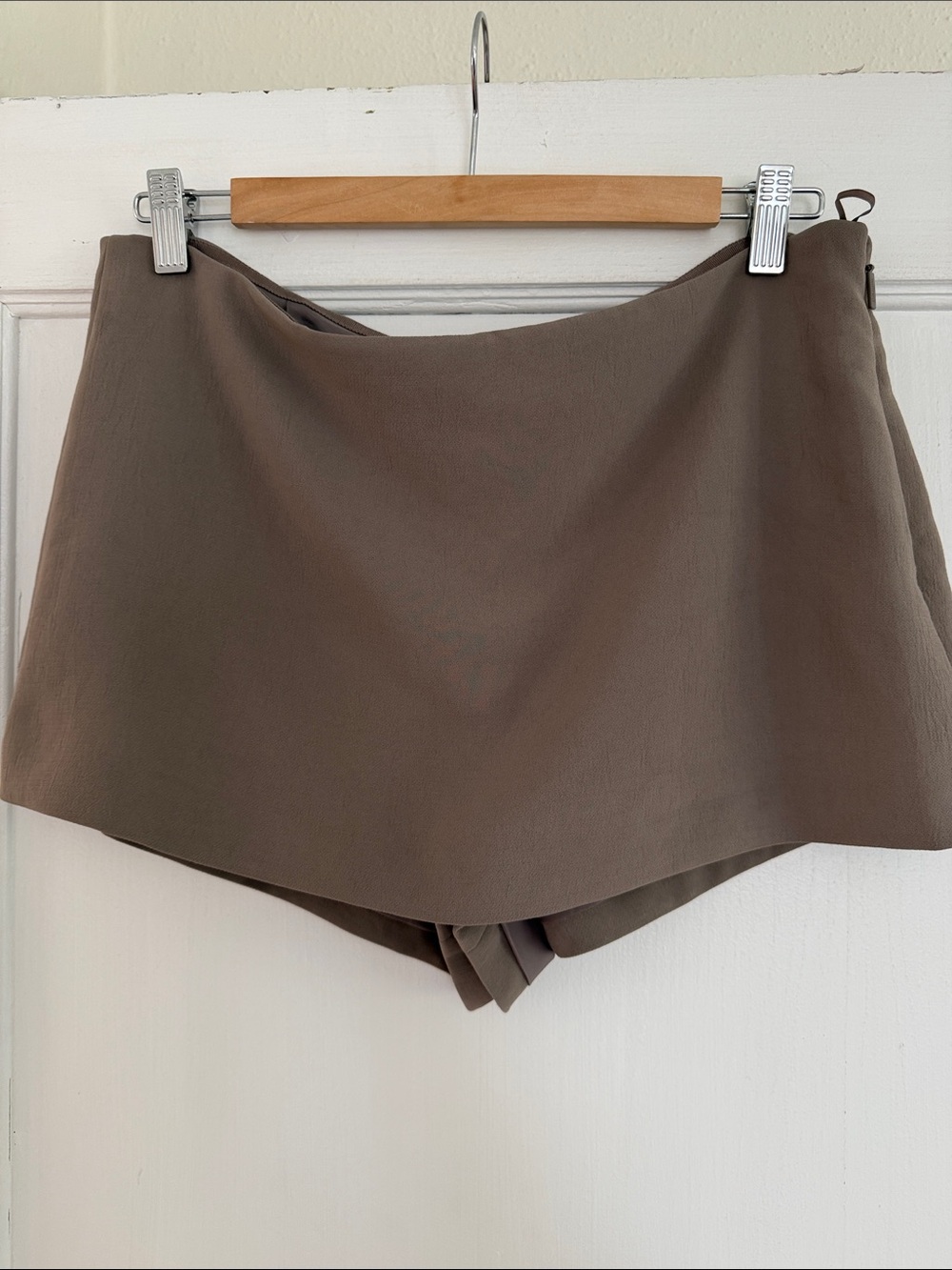 Aritzia Women's High-Waist Skort Shorts in Taupe/Grey